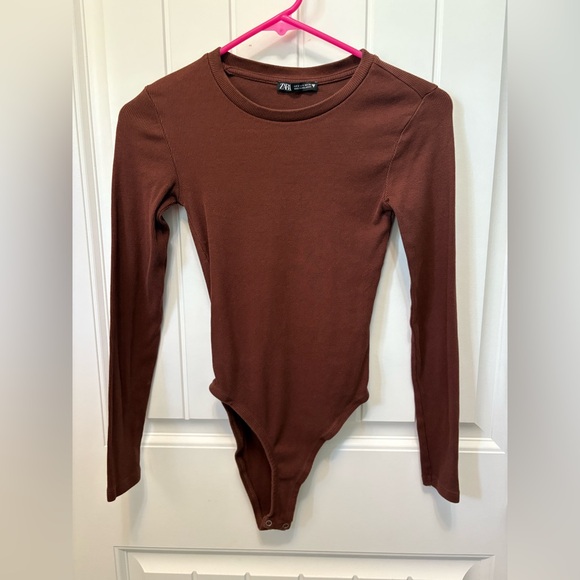 Zara Brown Ribbed long sleeve bodysuit with 2 snap closure. Size Small. - Picture 1 of 8